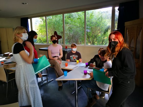In großer Runde in Niederursel
Ein Standbild zum Thema Recht
Vorbereitung in Kleingruppen
Präsentation im Plenum
Eine verdiente Pause zwischendrin

